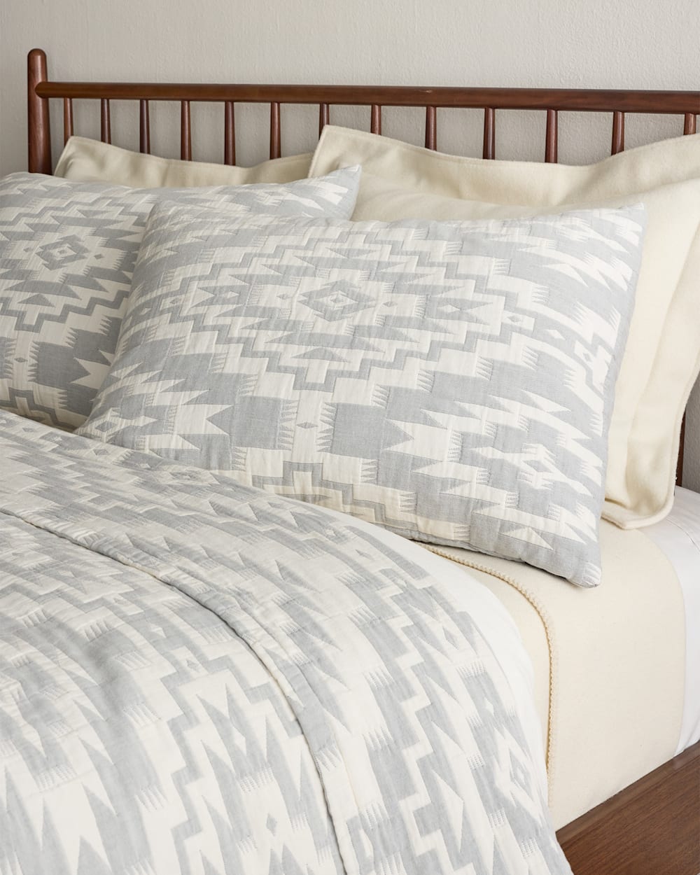 Pendleton Mesilla Cotton Matelasse Coverlet & Sham Set