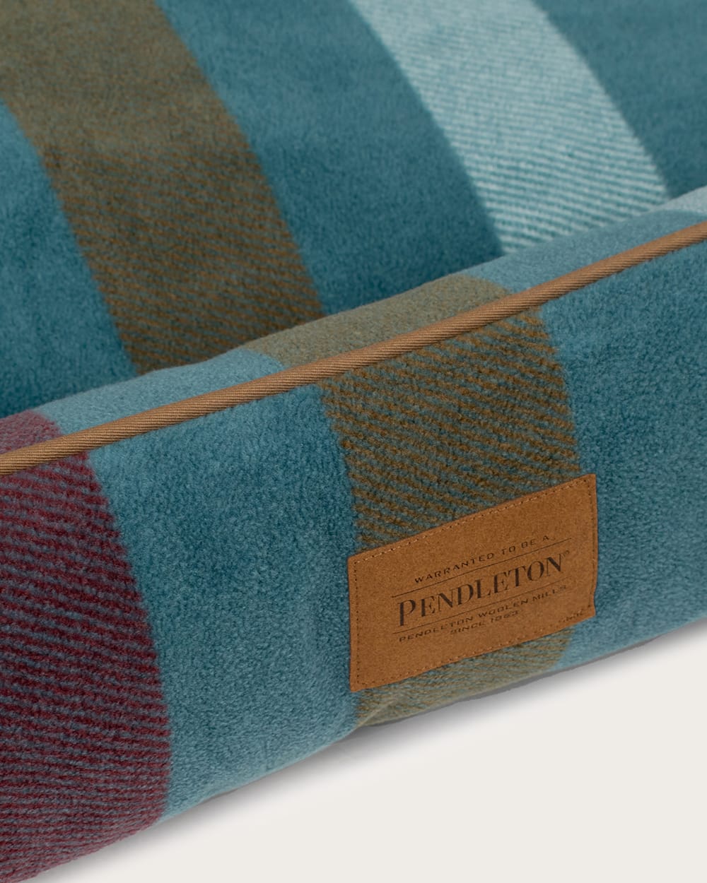 Pendleton CABIN STRIPE PET BED - KUDDLER